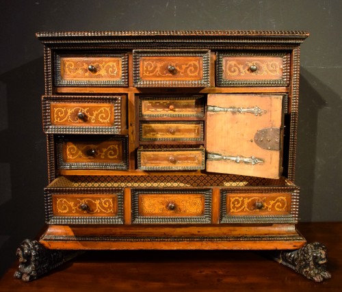 Antiquités - Inlaid coin cabinet, City of Verona 2nd half of the 16th century